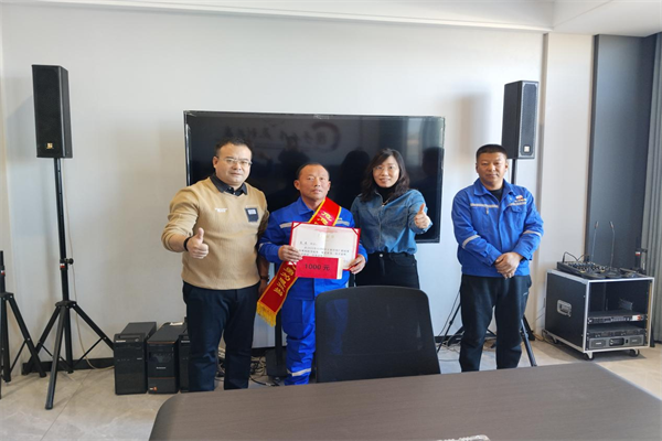 罐车司机火海救人显担当 亿丰砼业表彰传递正能量